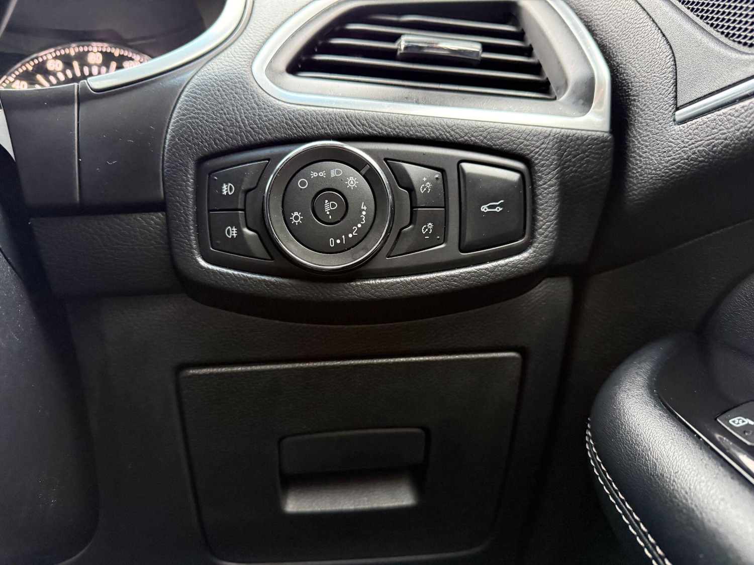 Used Ford Edge 2018 for sale - 77549909: Photo 28