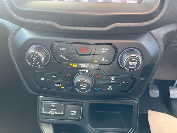 Used Jeep Renegade 2021 for sale - 76021197: Photo 17