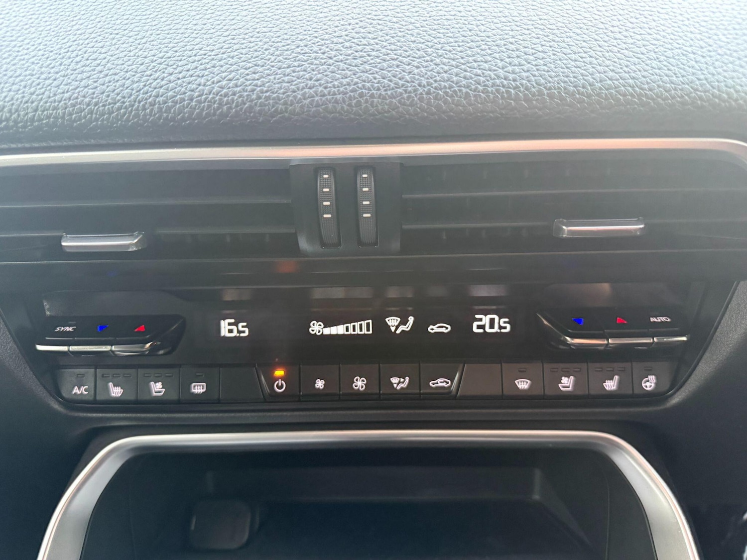 Used Mazda CX-60 2024 for sale - 76472629: Photo 30