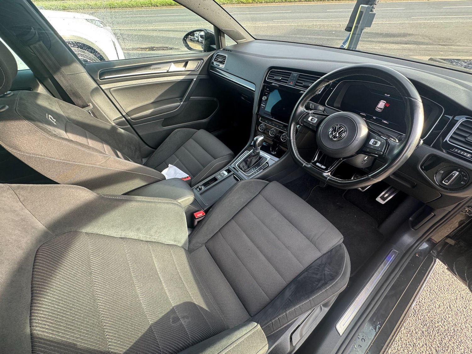 Used Volkswagen Golf 2018 for sale - 76409411: Photo 16