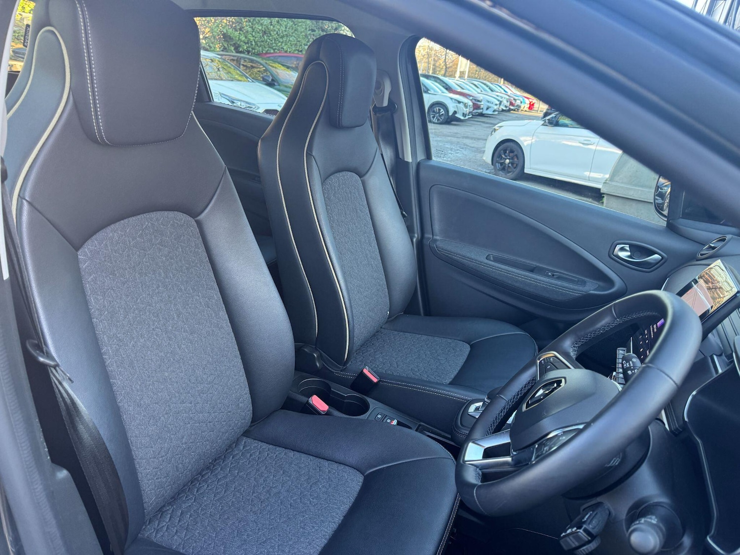 Used Renault Zoe 2023 for sale - 76898309: Photo 15