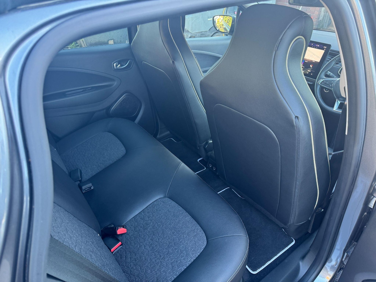 Used Renault Zoe 2023 for sale - 76898309: Photo 16