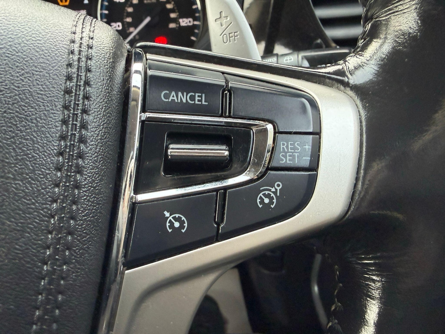 Used Mitsubishi Outlander 2017 for sale - 77230489: Photo 32