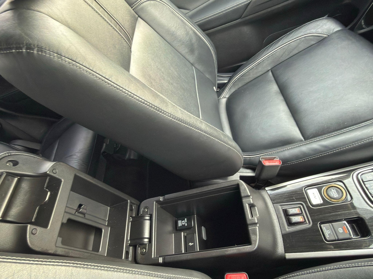 Used Mitsubishi Outlander 2017 for sale - 77230489: Photo 36