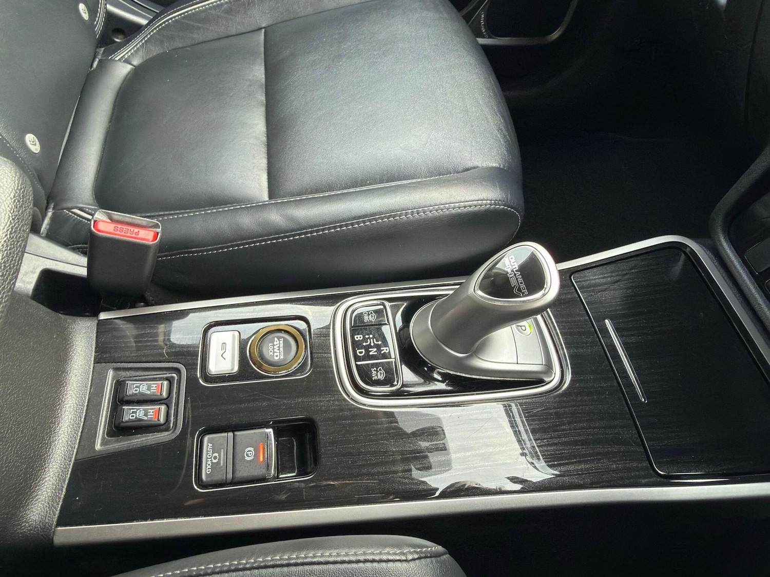 Used Mitsubishi Outlander 2017 for sale - 77230489: Photo 37