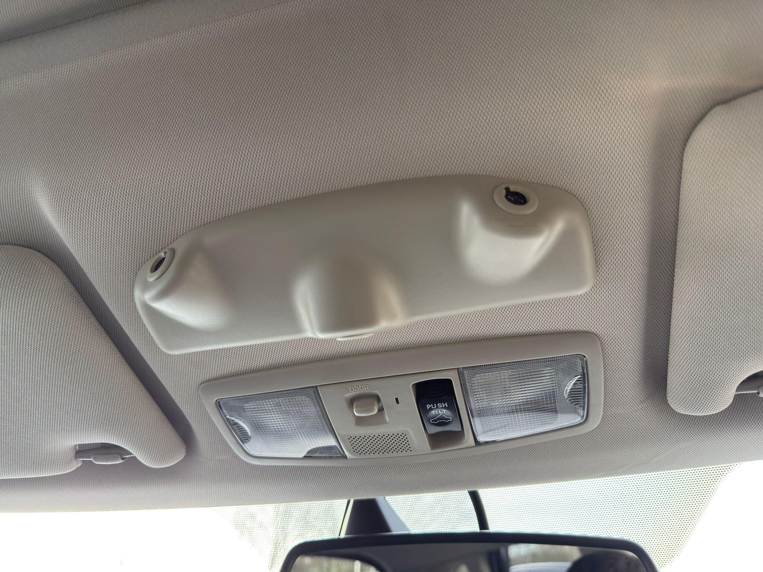 Used Mitsubishi Outlander 2017 for sale - 77230489: Photo 41