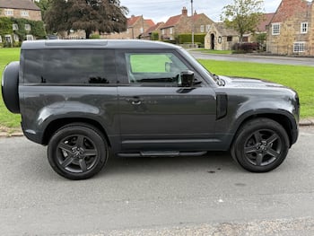 Used Land Rover Defender 2023 for sale - 79527049: Photo
