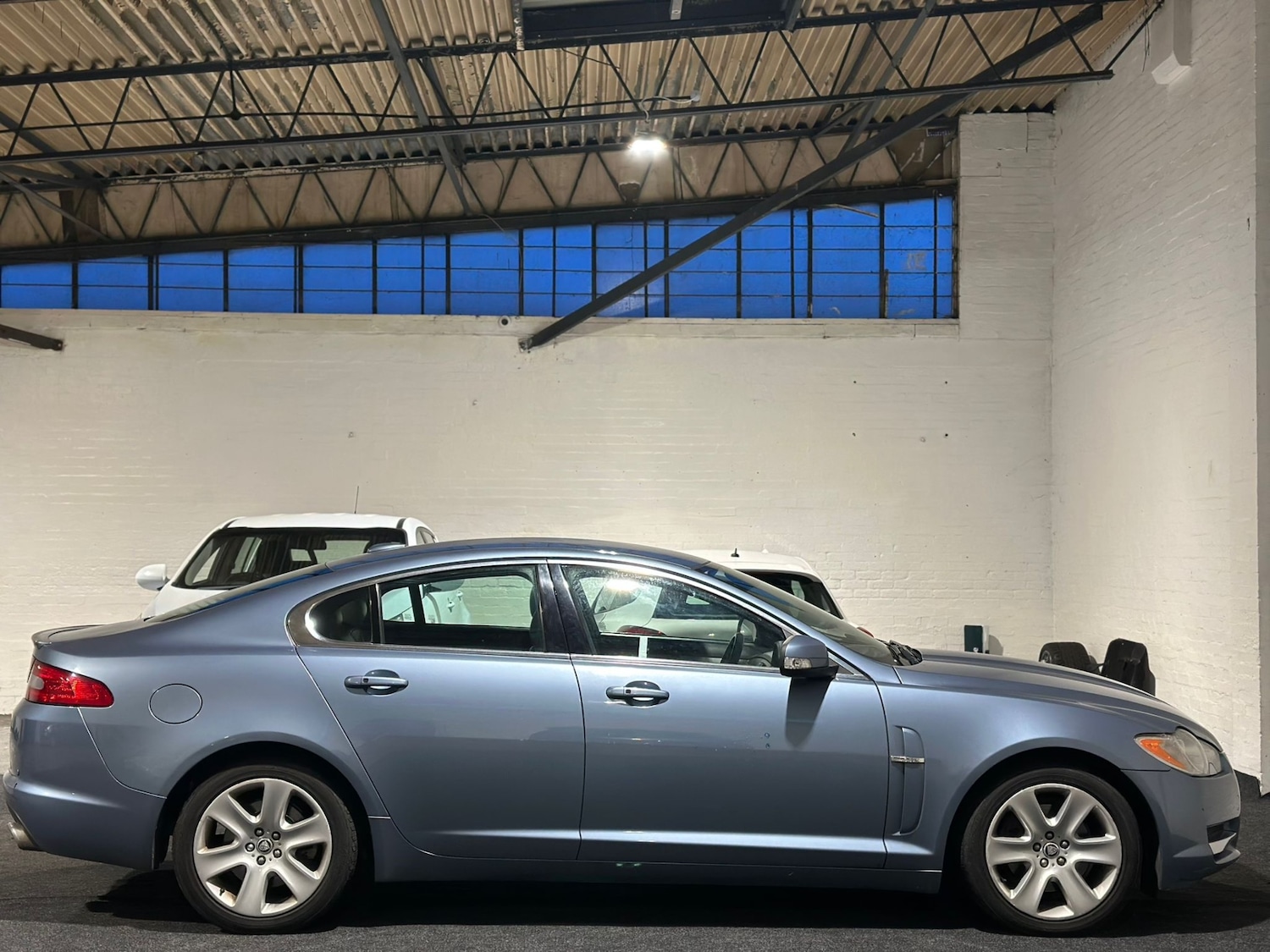 Used Jaguar XF 2009 for sale - 77363556: Photo 2