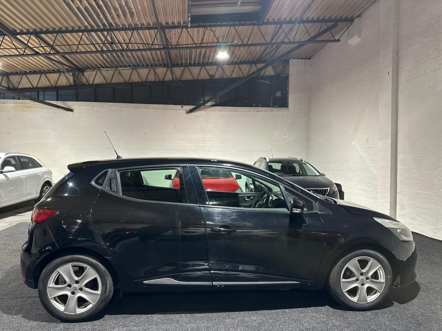 Used Renault Clio 2016 for sale - 76910846: Photo 2