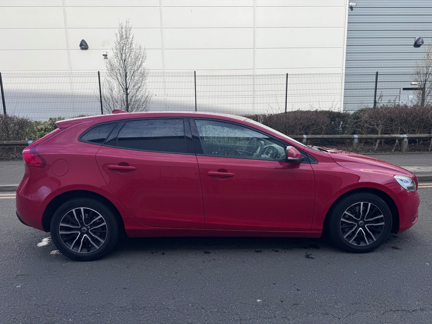 Used Volvo V40 2019 for sale - 77715689: Photo 2