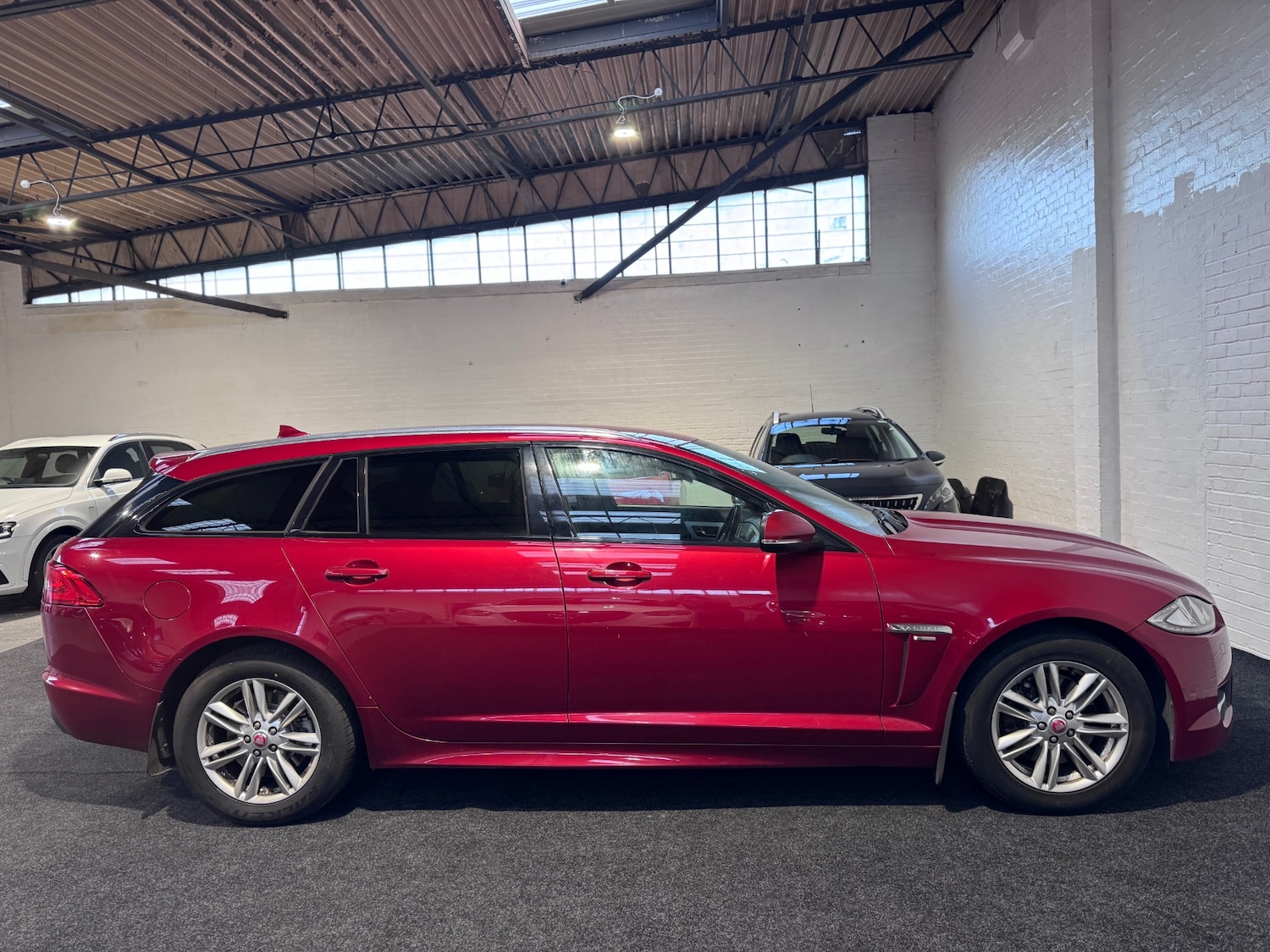 Used Jaguar XF 2013 for sale - 76910843: Photo 2