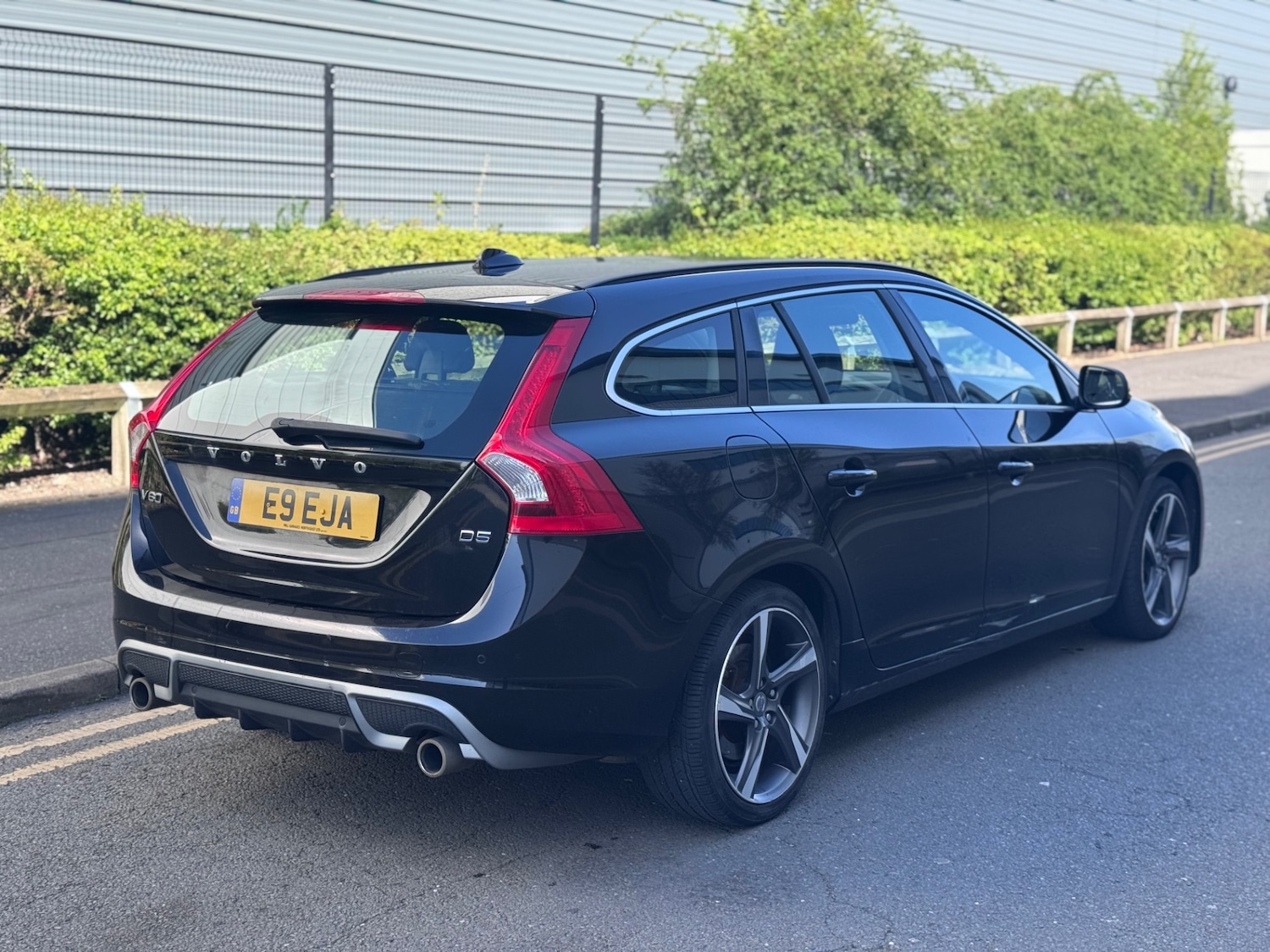 Used Volvo V60 2011 for sale - 78168216: Photo 3