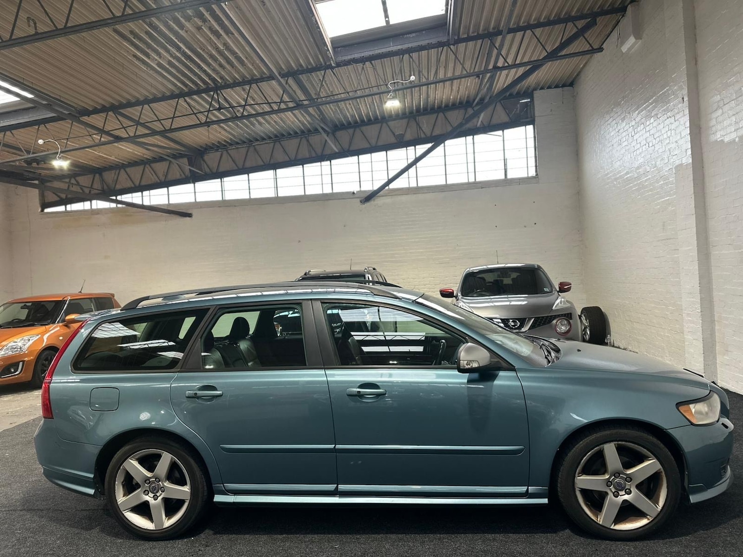 Used Volvo V50 2009 for sale - 76611683: Photo 2