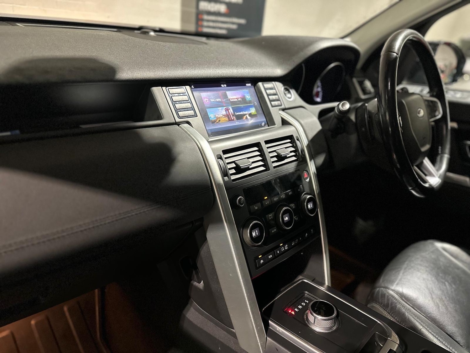Used Land Rover Discovery Sport 2015 for sale - 76322571: Photo 16