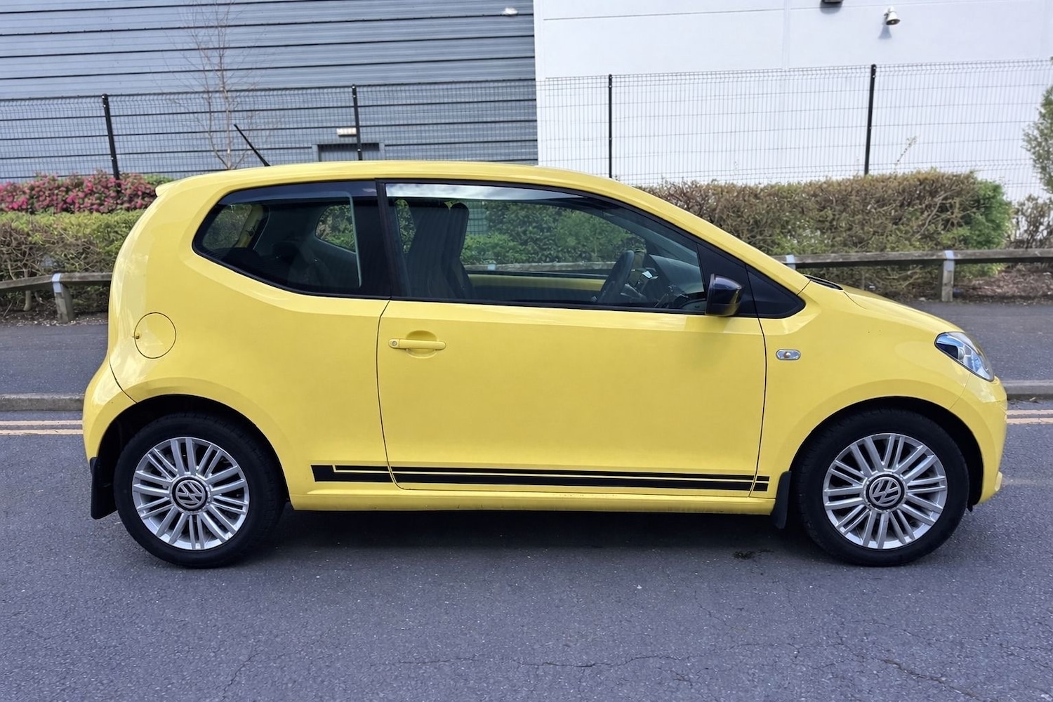 Used Volkswagen up! 2016 for sale - 78112368: Photo 2