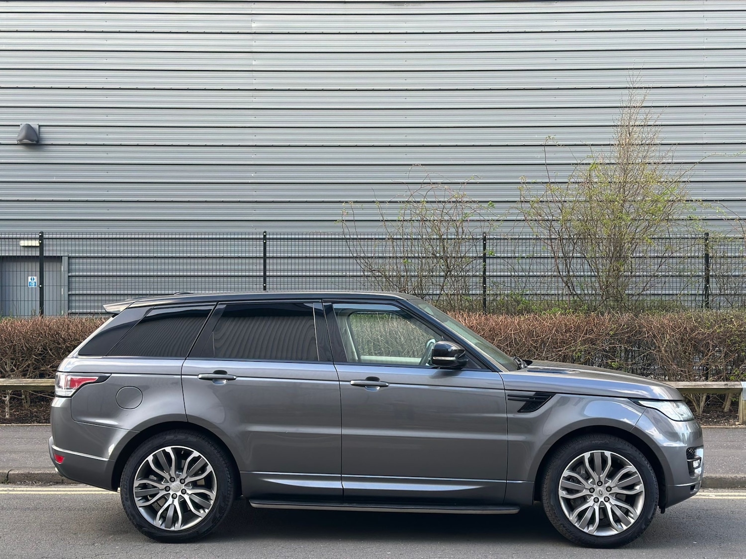 Used Land Rover Range Rover Sport 2013 for sale - 77851842: Photo 2