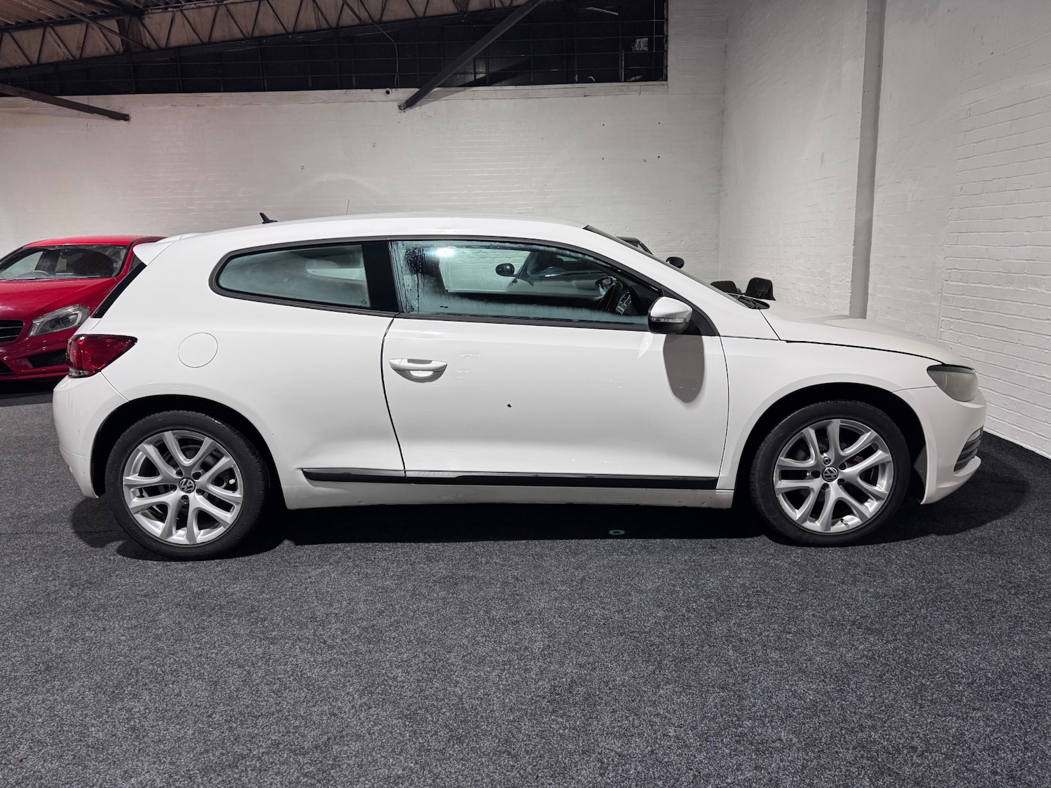 Used Volkswagen Scirocco 2011 for sale - 76739016: Photo 2