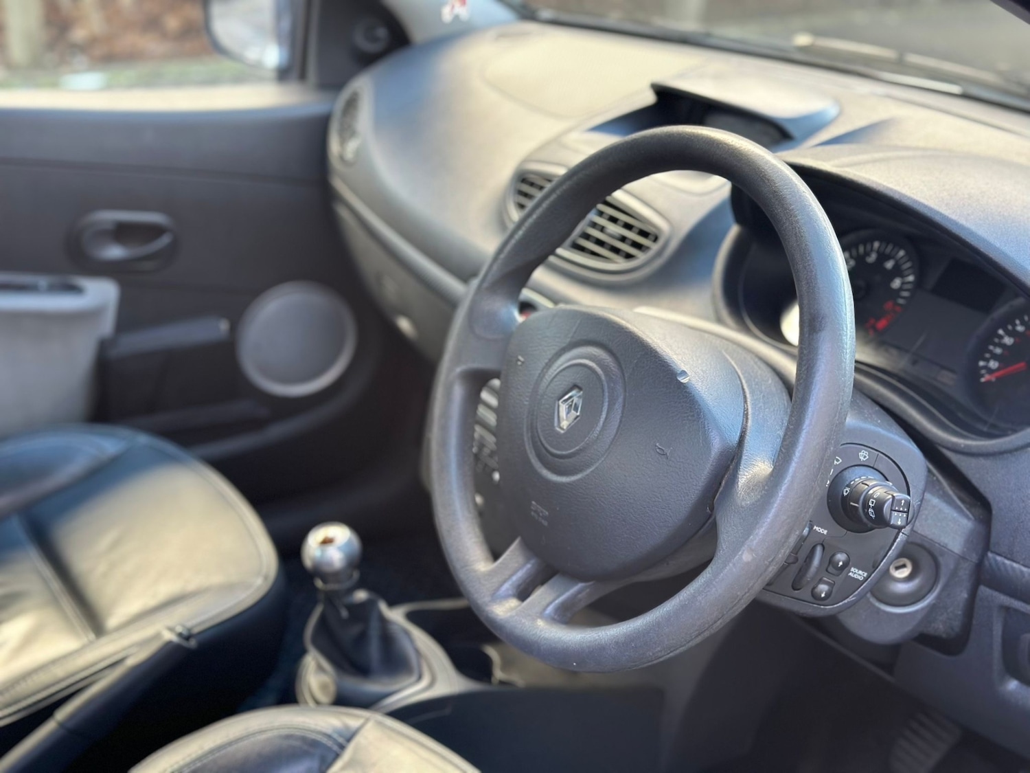 Used Renault Clio 2011 for sale - 77160099: Photo 16