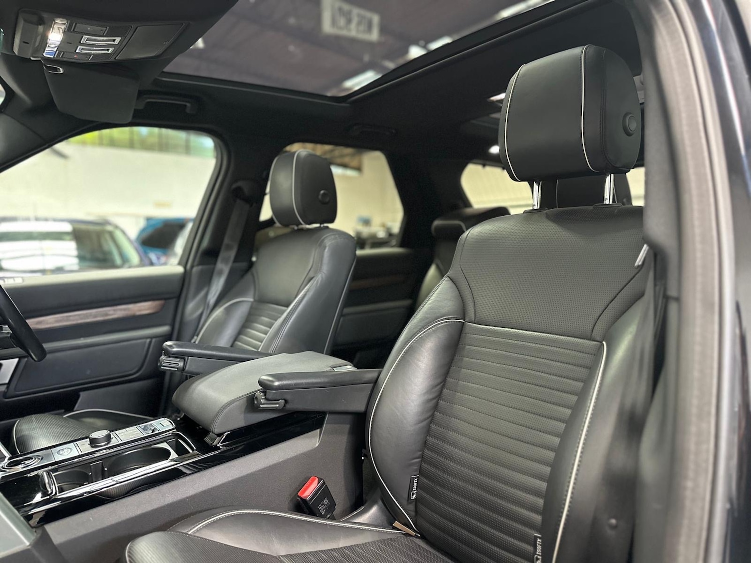 Used Land Rover Discovery 2017 for sale - 77140450: Photo 11