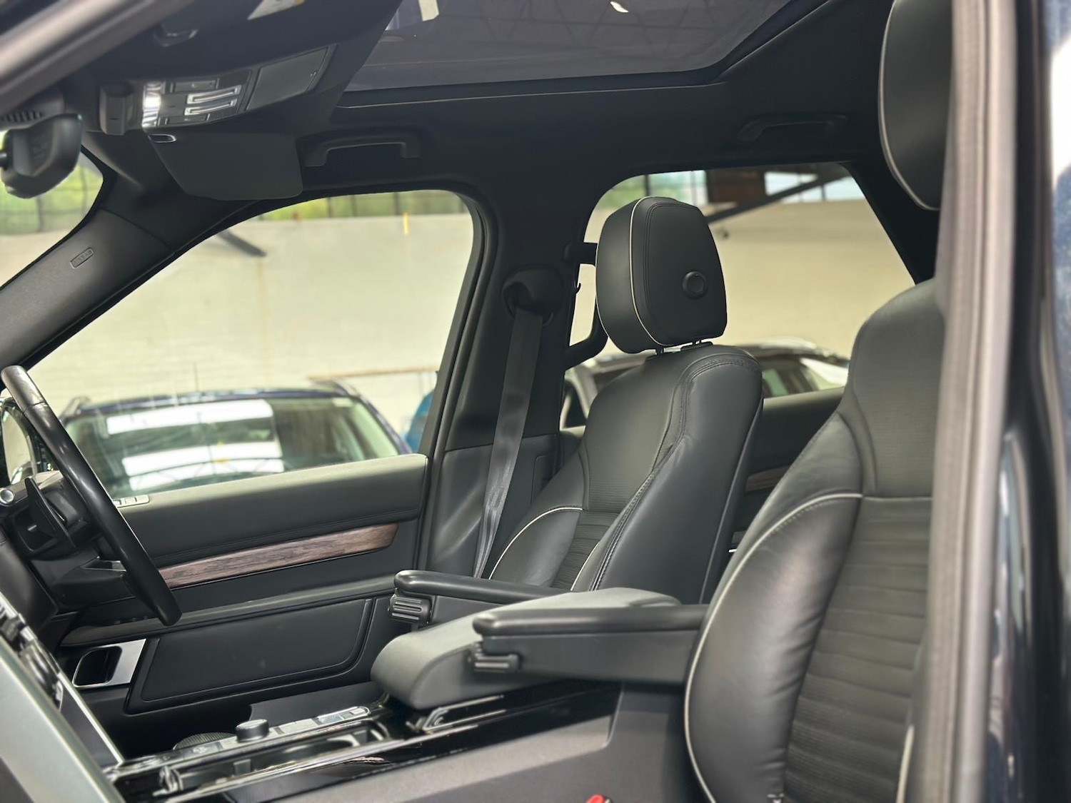 Used Land Rover Discovery 2017 for sale - 77140450: Photo 13