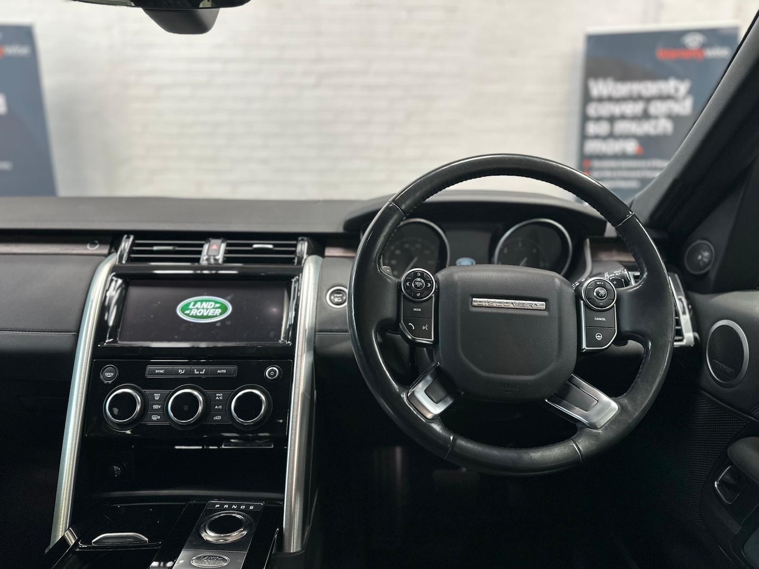 Used Land Rover Discovery 2017 for sale - 77140450: Photo 15