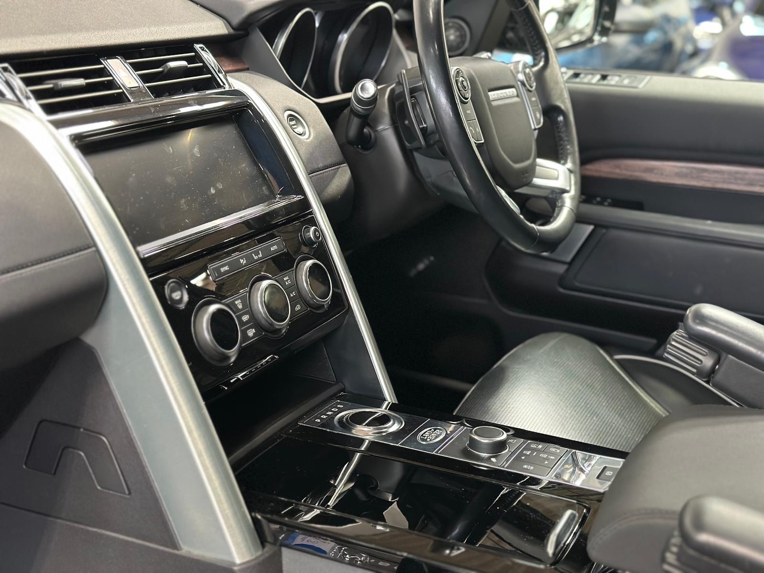 Used Land Rover Discovery 2017 for sale - 77140450: Photo 16