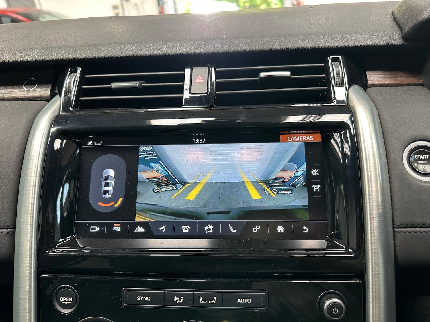 Used Land Rover Discovery 2017 for sale - 77140450: Photo 17