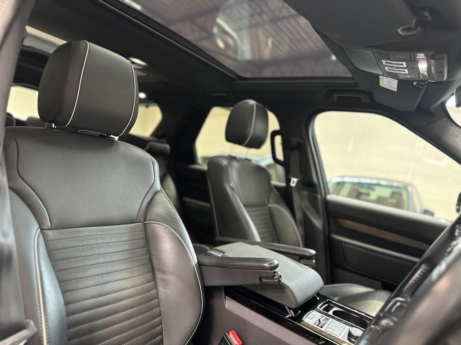 Used Land Rover Discovery 2017 for sale - 77140450: Photo 18