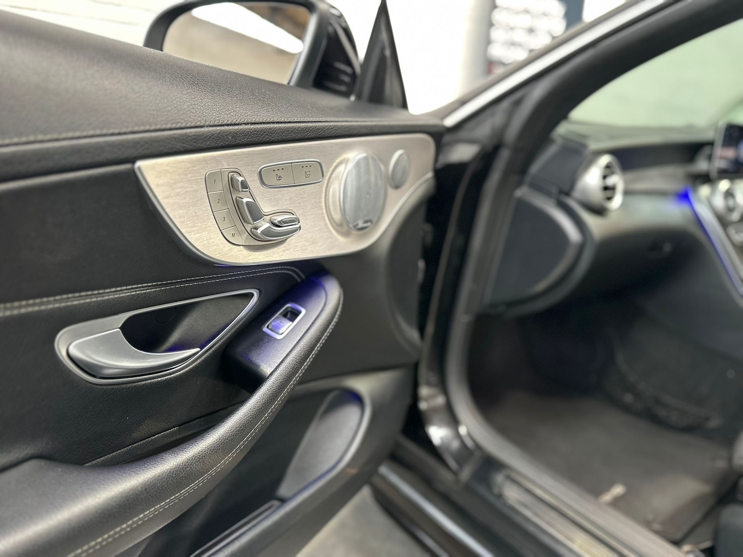 Used Mercedes-Benz C Class 2018 for sale - 77273947: Photo 13