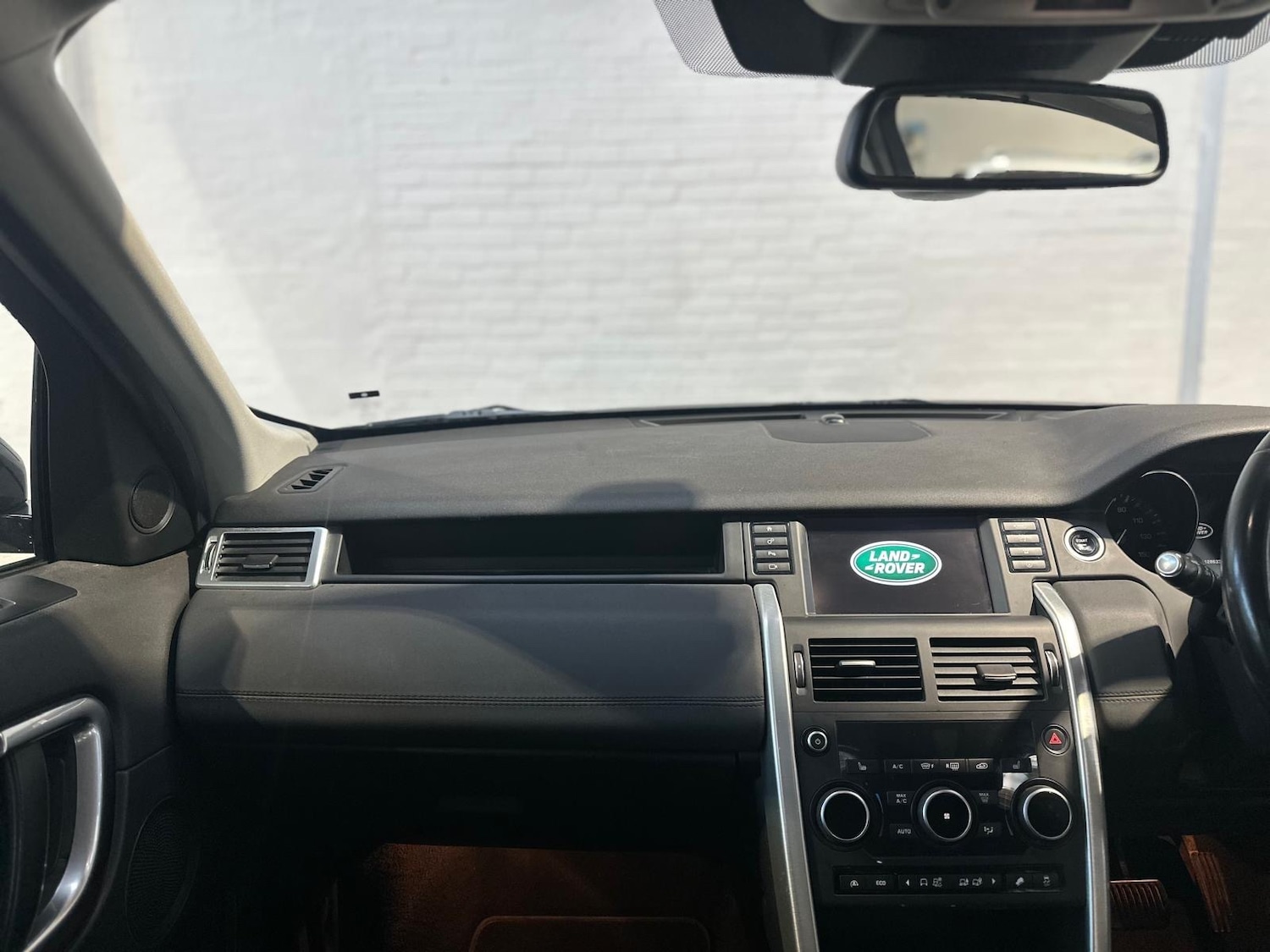 Used Land Rover Discovery Sport 2015 for sale - 76784715: Photo 16