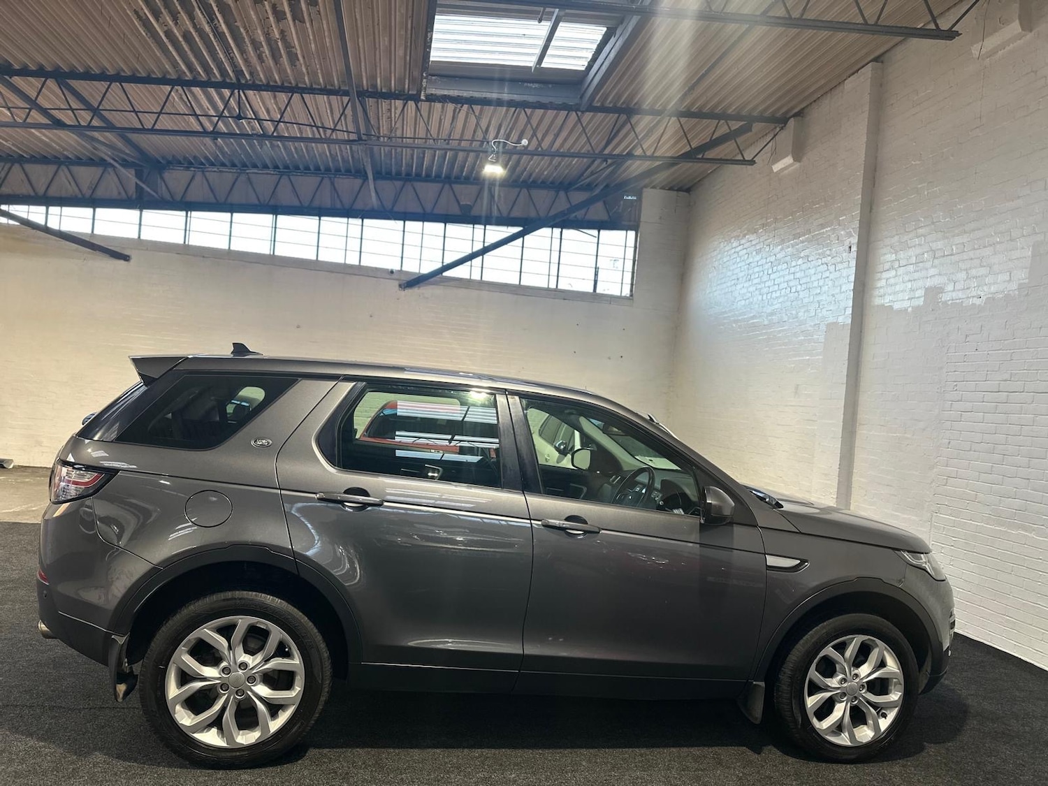 Used Land Rover Discovery Sport 2015 for sale - 76784715: Photo 2