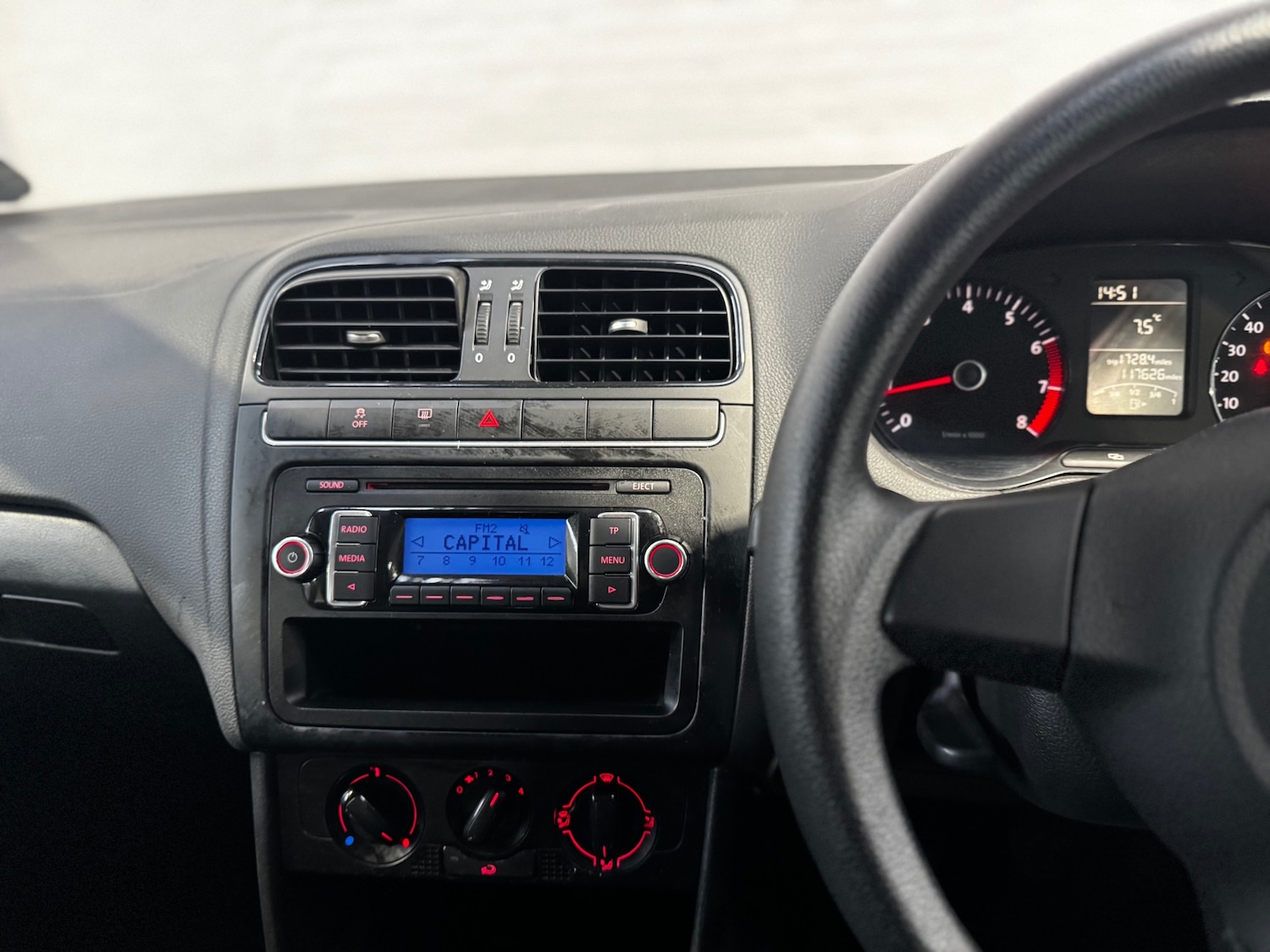 Used Volkswagen Polo 2010 for sale - 77707383: Photo 12