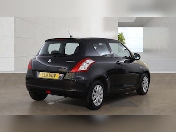 Used Suzuki Swift 2011 for sale - 79359050: Photo
