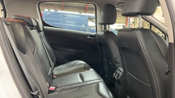 Used Peugeot 308 2011 for sale - 78022052: Photo 7