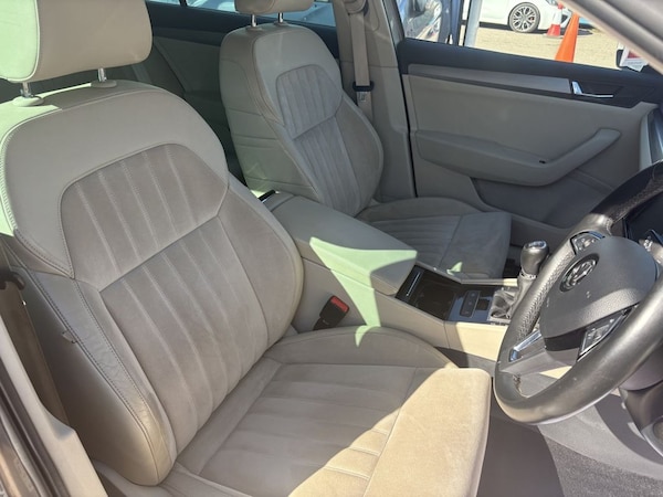 Used Skoda Superb 2016 for sale - 75159197: Photo 42