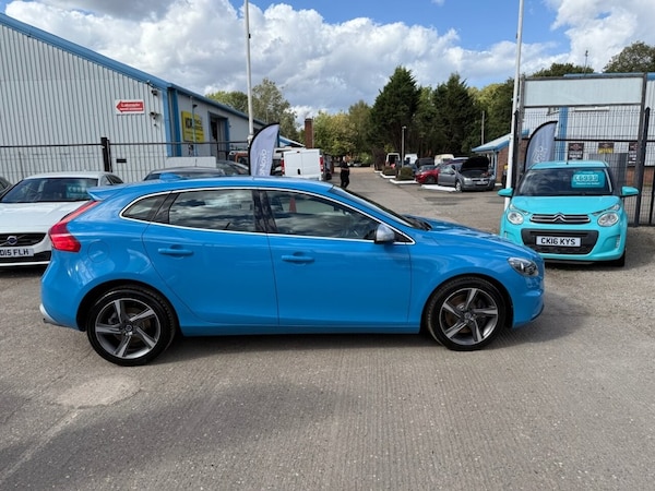 Used Volvo V40 2015 for sale - 75648011: Photo 2