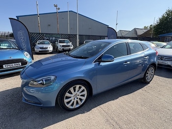 Used Volvo V40 2014 for sale - 75253730: Photo
