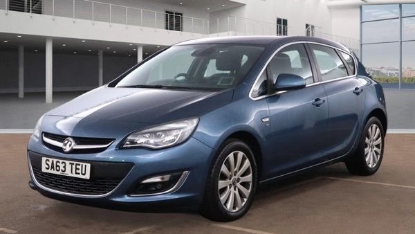 Used Vauxhall Astra 2013 for sale - 76962515: Photo 2