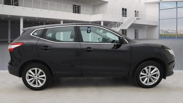 Used Nissan Qashqai 2017 for sale - 77920135: Photo 5