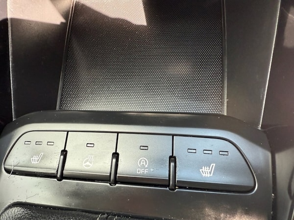 Used Kia Stonic 2017 for sale - 75752898: Photo 20