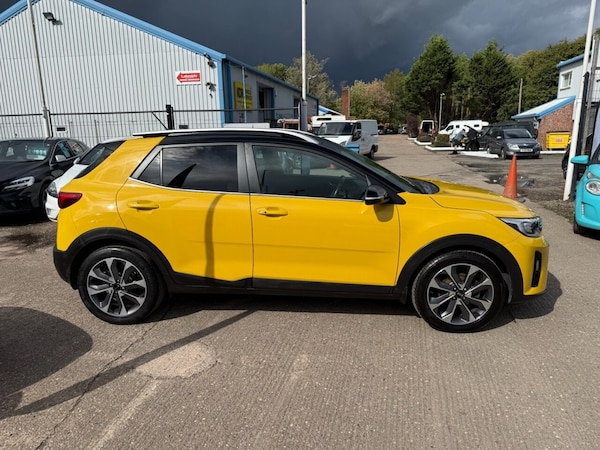 Used Kia Stonic 2017 for sale - 75752898: Photo 2