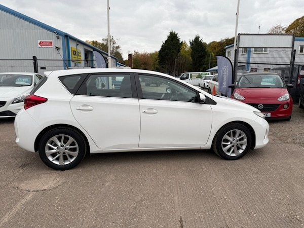 Used Toyota Auris 2013 for sale - 75614985: Photo 2