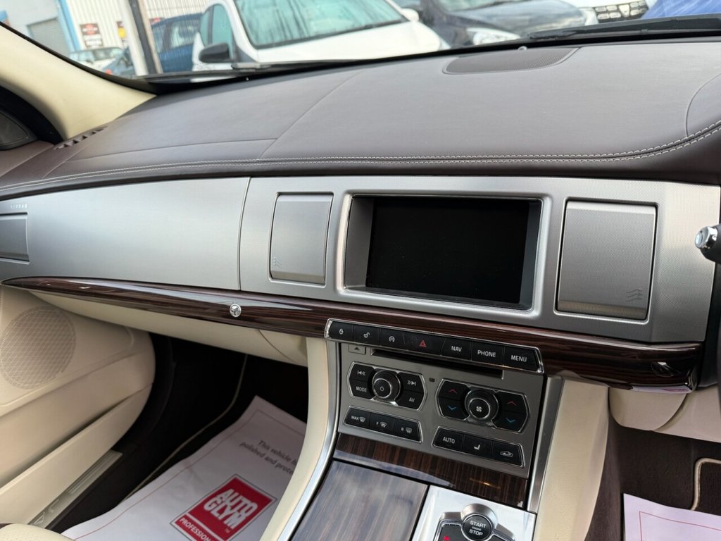 Used Jaguar XF 2015 for sale - 76333554: Photo 20