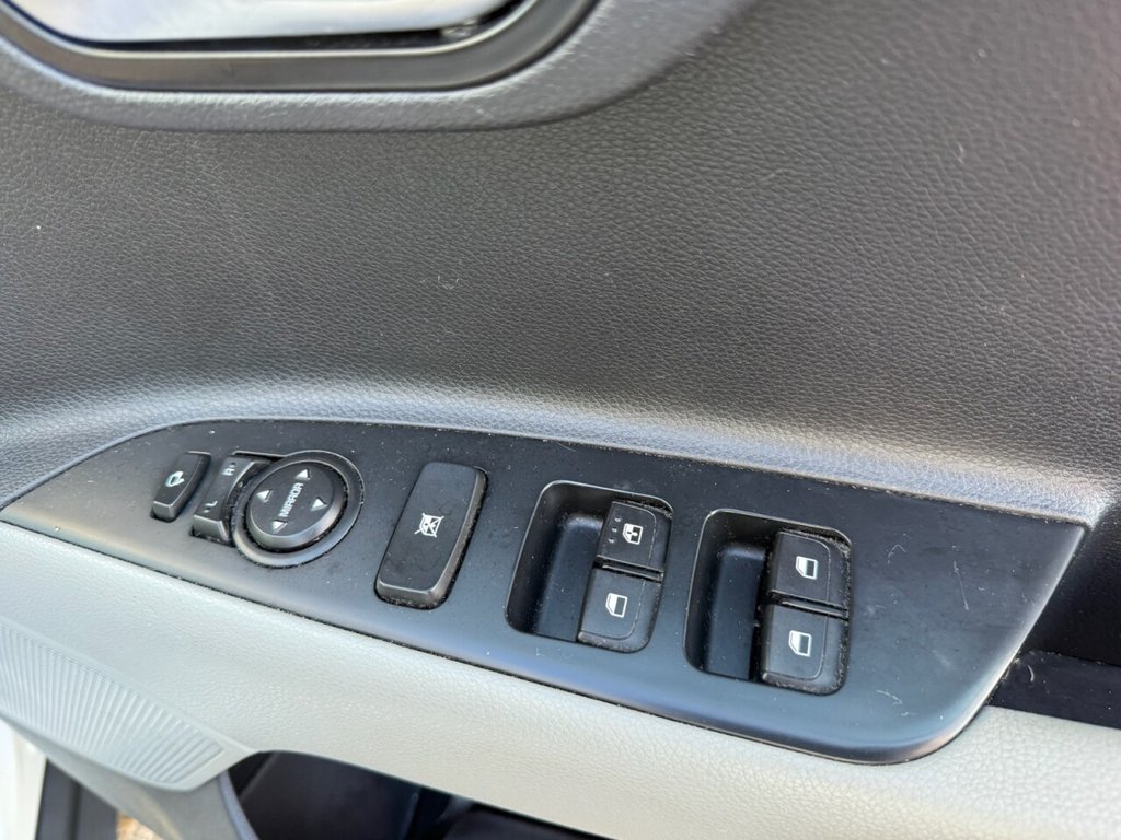 Used Kia Stonic 2018 for sale - 76570336: Photo 28