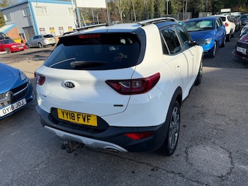 Used Kia Stonic 2018 for sale - 76570336: Photo