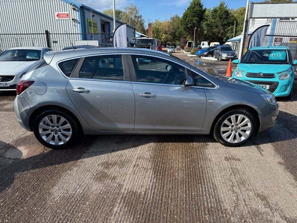 Used Vauxhall Astra 2011 for sale - 75648019: Photo 2
