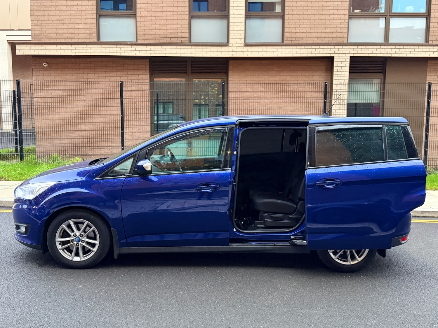 Used Ford Grand C-Max 2015 for sale - 76611678: Photo 8