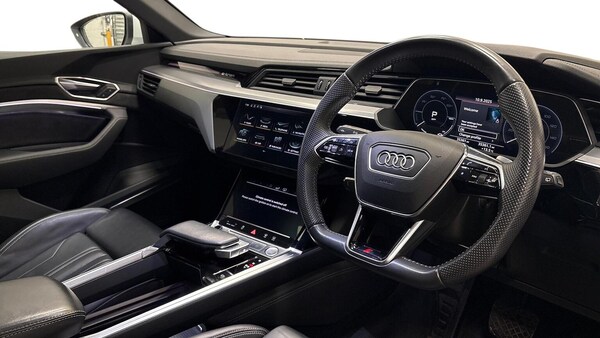 Used Audi e-tron 2020 for sale - 76220475: Photo 5
