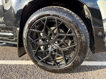 Used Land Rover Defender 2025 for sale - 77833615: Photo