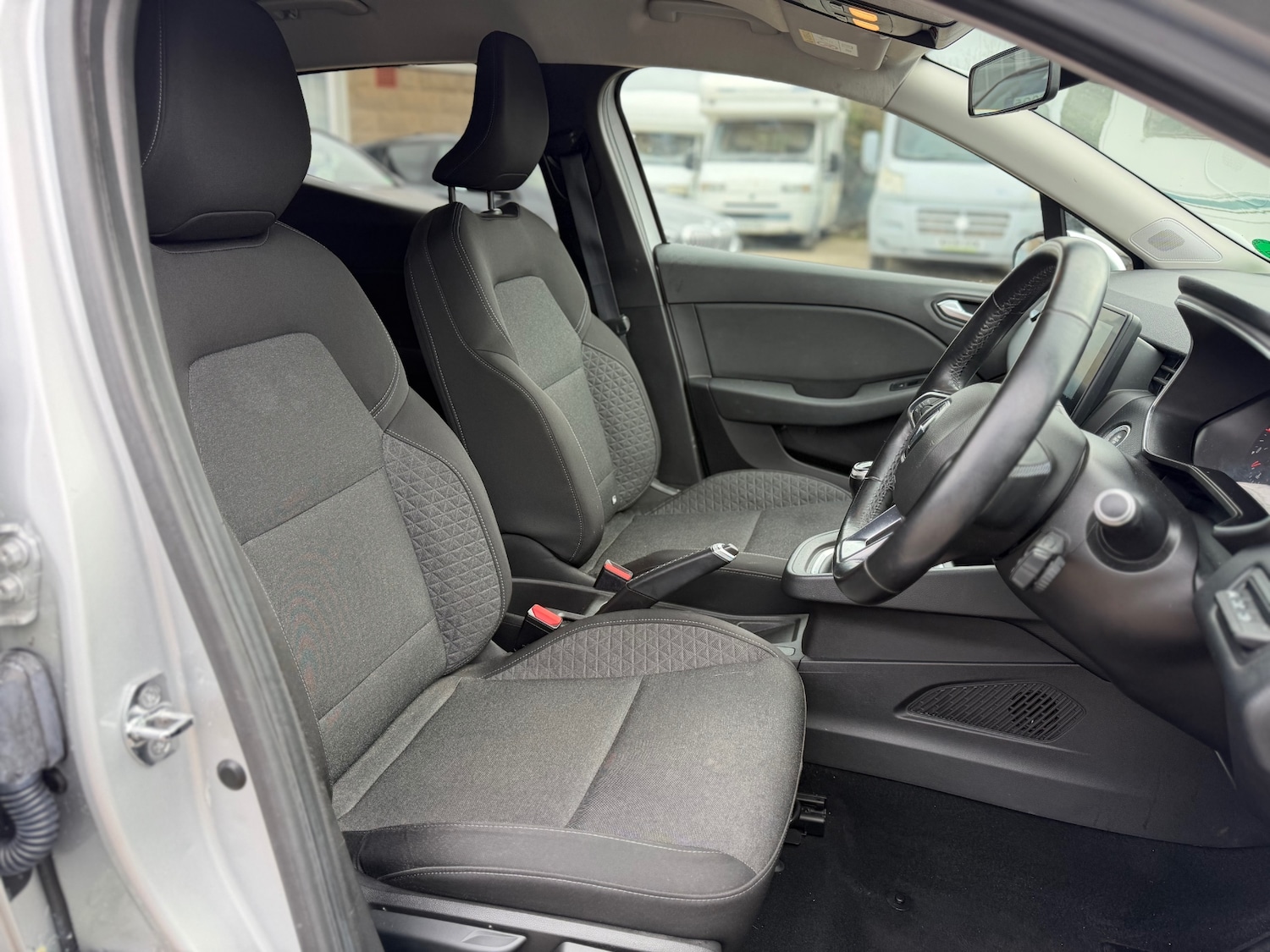 Used Renault Clio 2020 for sale - 77581195: Photo 11